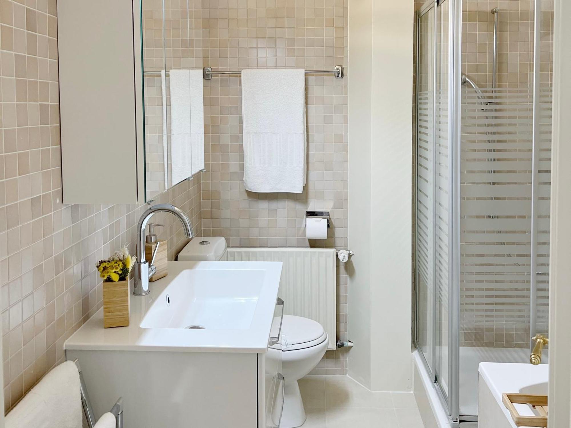 Montreux Riviera Suite Waterfront 3 Bedrooms Private Parking Exterior photo